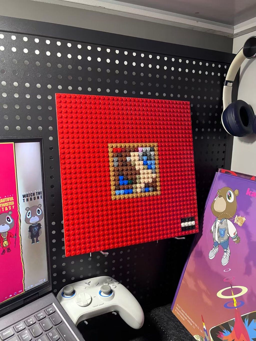 Kanye West《My Beautiful Dark Twisted Fantasy》Brick Album Cover