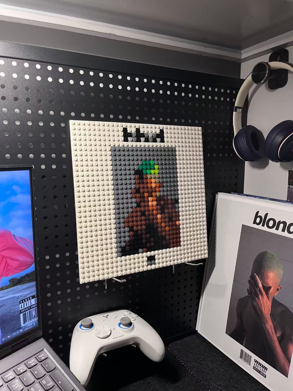 Frank Ocean《Blonde》Brick Album Cover