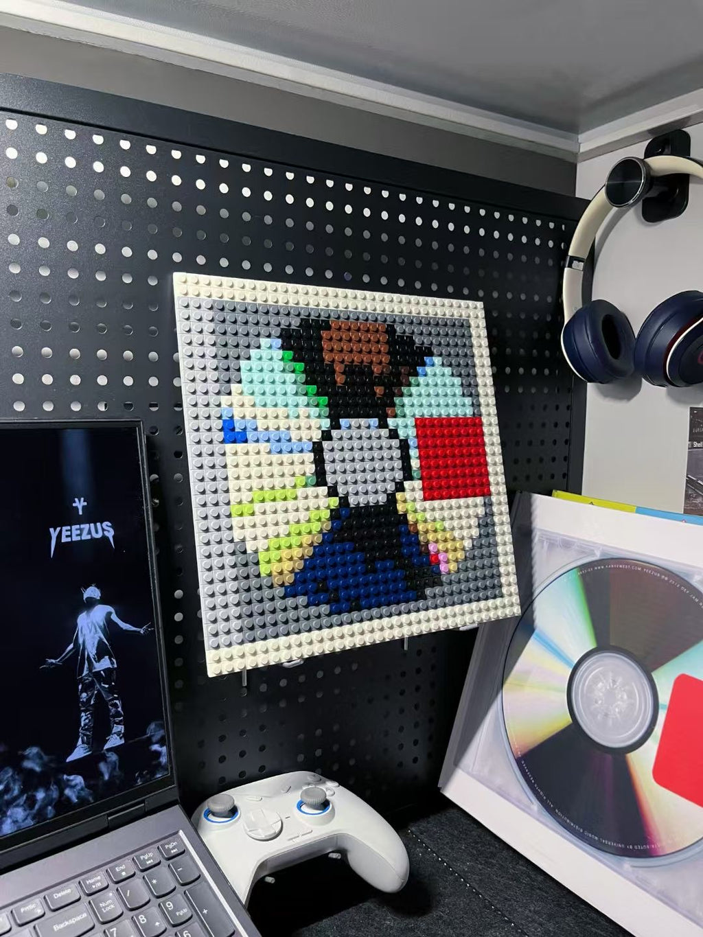 Kanye West《Bound2》Brick Album Cover